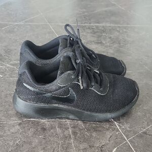 Nike Kids Black Shoes Size 2